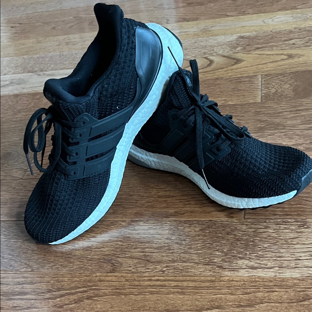 Adidas black NWOT running sneakers size 9 with torsion system soft and flexible